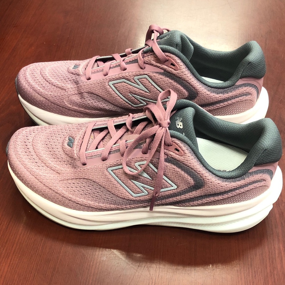 New Balance Pink and Gray 1080 Athletic Running Shoes sz8
